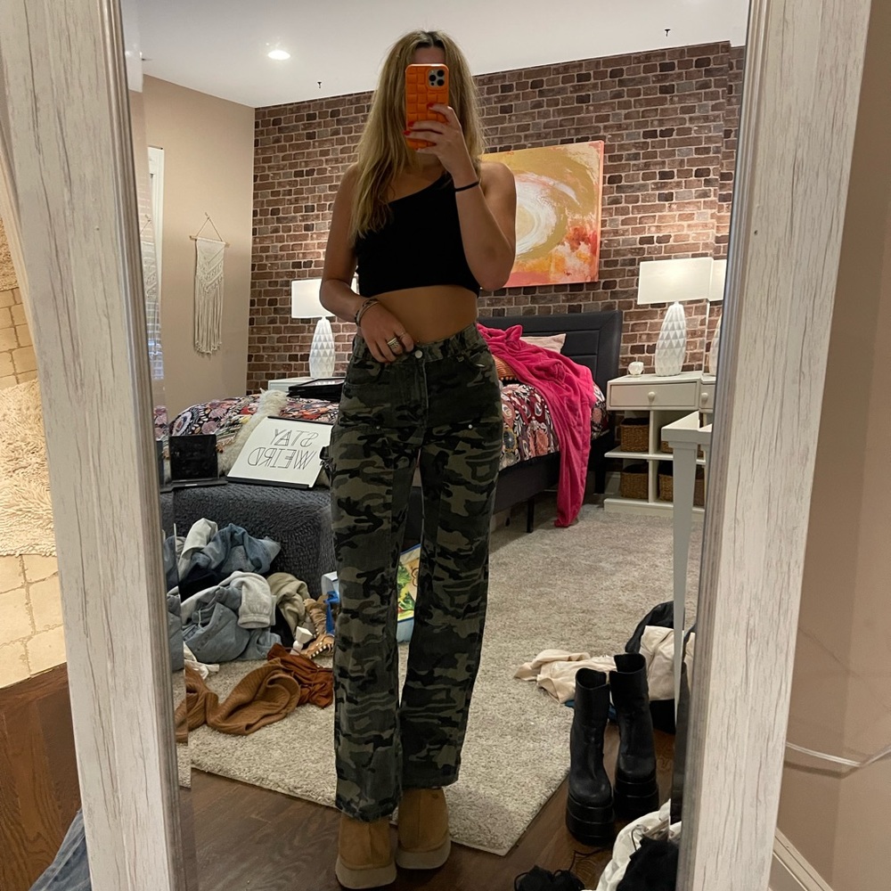 Camo pants, come with black top!
